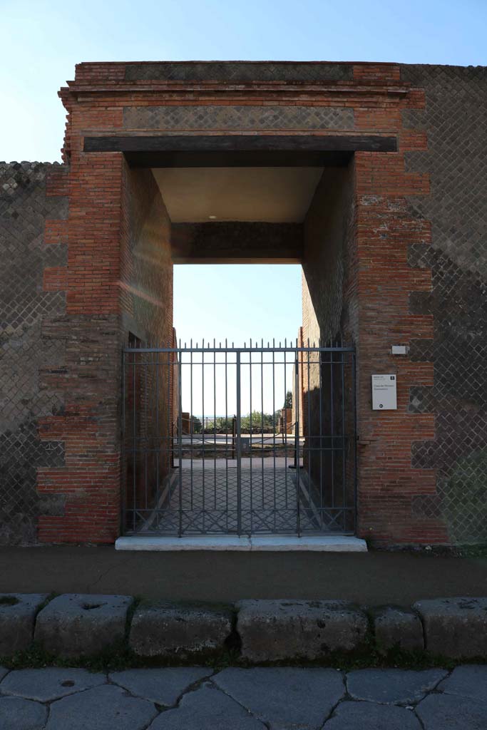VIII.2.16 Pompeii. December 2018. 
Looking west towards entrance doorway on Via delle Scuole. Photo courtesy of Aude Durand.
