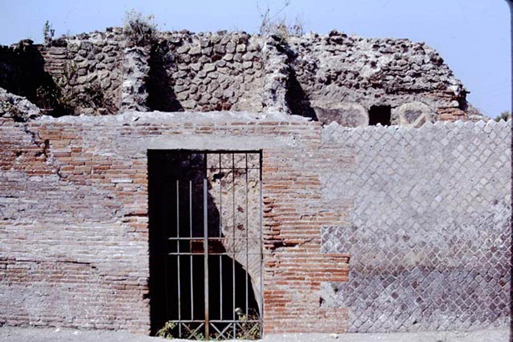 VIII.2.17 Pompeii, 1968. Looking west towards entrance doorway and remains of upper floor.  Photo by Stanley A. Jashemski.
Source: The Wilhelmina and Stanley A. Jashemski archive in the University of Maryland Library, Special Collections (See collection page) and made available under the Creative Commons Attribution-Non Commercial License v.4. See Licence and use details.
J68f1178

