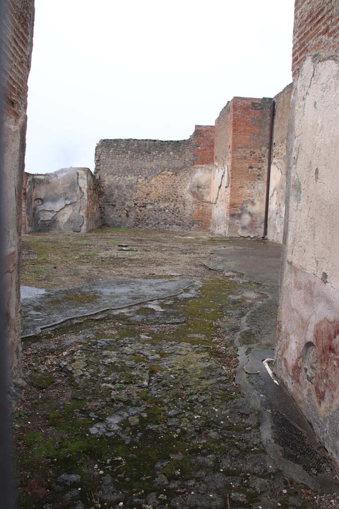 VIII.2.18 Pompeii. October 2020. Looking west from entrance corridor. Photo courtesy of Klaus Heese.