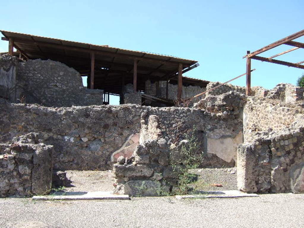 VIII.2.26 Pompeii. September 2005. Doorways to two Cubicula on west side of atrium.