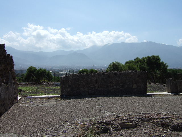 VIII.2.26 Pompeii. September 2005. South west corner of atrium, with entrance to Garden terrace, and doorways to Triclinium and Cubiculum.
