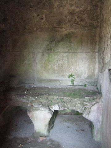 VIII.2.26 Pompeii. September 2005. Recess on west side of kitchen.
