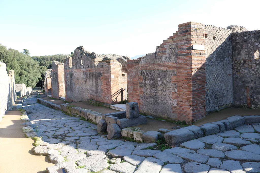 VIII.2.29, Pompeii, in centre. December 2018. 
Looking east to entrance doorway at rear of fountain on Via della Regina. Photo courtesy of Aude Durand.
