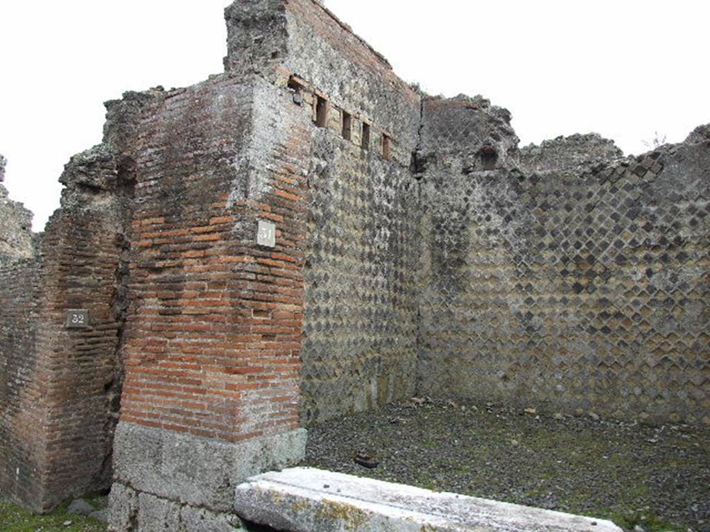 Wall on left between VIII.2.32 Pompeii and VIII.2.31. December 2006.