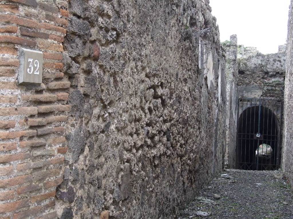 VIII.2.32 Pompeii. December 2006. East wall of entrance. 