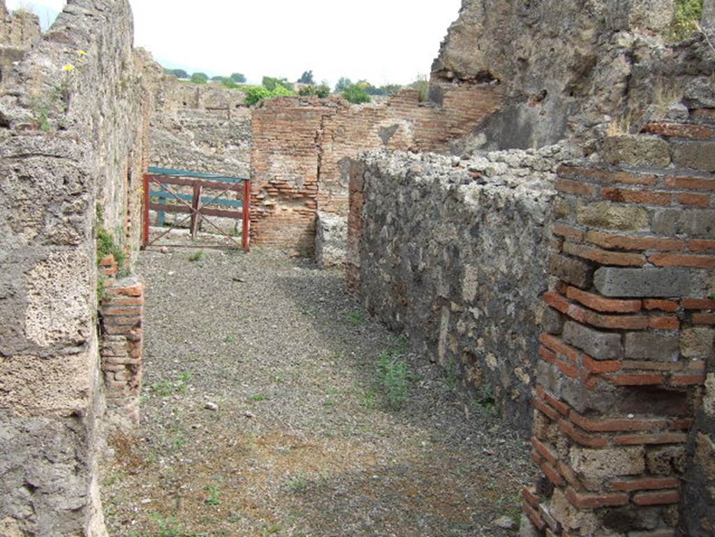 VIII.2.34 Pompeii. May 2006. Looking north to linked posticum entrance at VIII.2.33. On the right would be the doorway to the kitchen.
