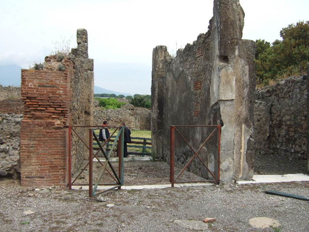 VIII.2.34 Pompeii. May 2006. Looking north from atrium c through entrance corridor b, towards Vicolo della Regina. 
