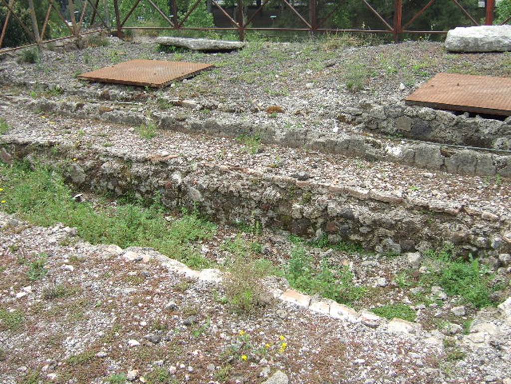 VIII.2.37 Pompeii. May 2006. Narrow masonry pool at the south end of the peristyle.