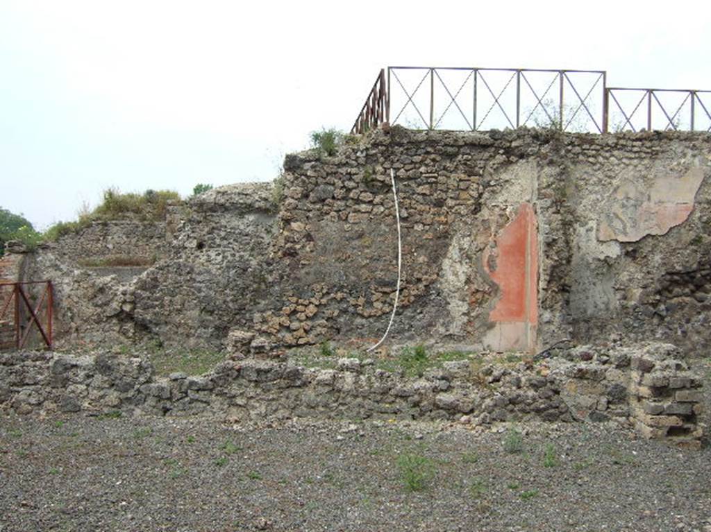 VIII.2.39 Pompeii. May 2006. Large room w, looking west towards room v, a triclinium, and part of room p.