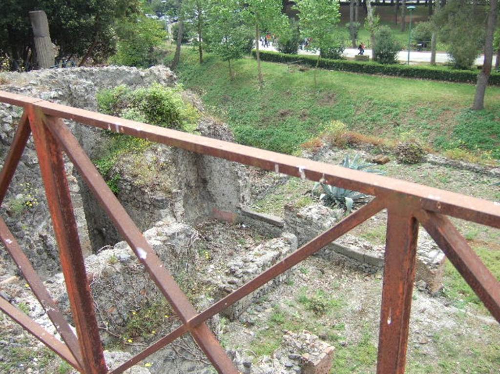 VIII.2.39 Pompeii.  May 2006. Looking south east overlooking rooms on first lower floor and terrace.
