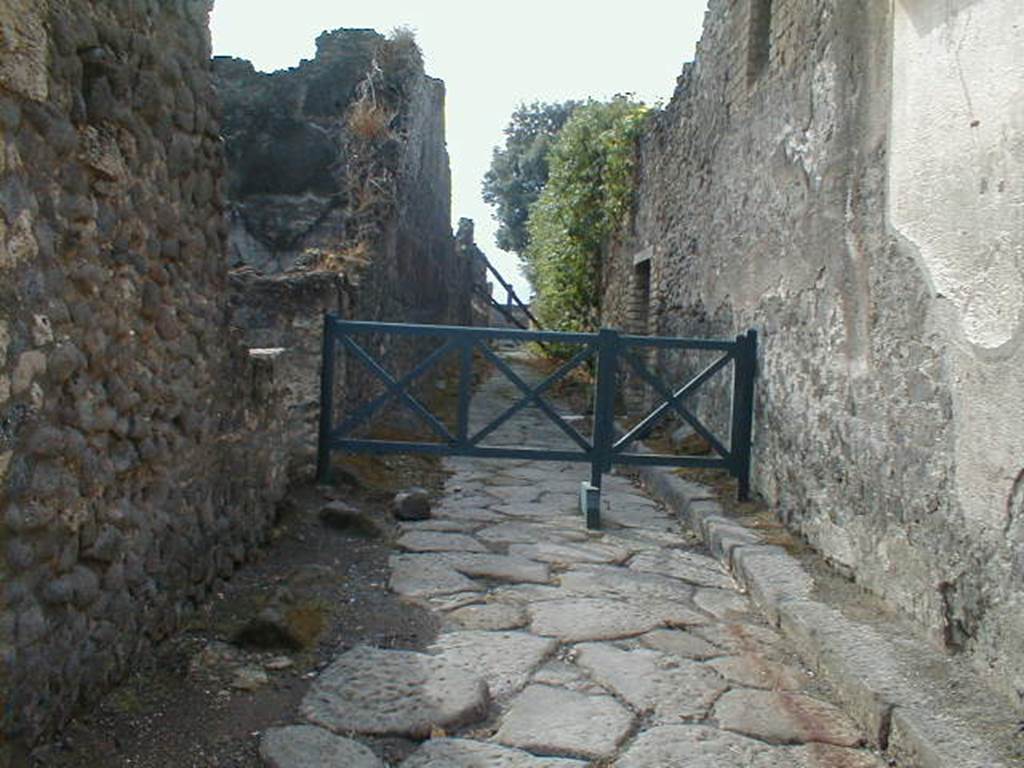 VIII.5 Pompeii. Vicolo dei 12 Dei, looking south from Via dell Abbondanza.VIII.3.12