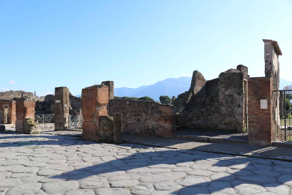VIII.4.16 Pompeii, centre right. December 2018. 
Looking south-east on south side of Via dellAbbondanza towards Holconius crossroads, with Via Stabiana, on left. Photo courtesy of Aude Durand.

