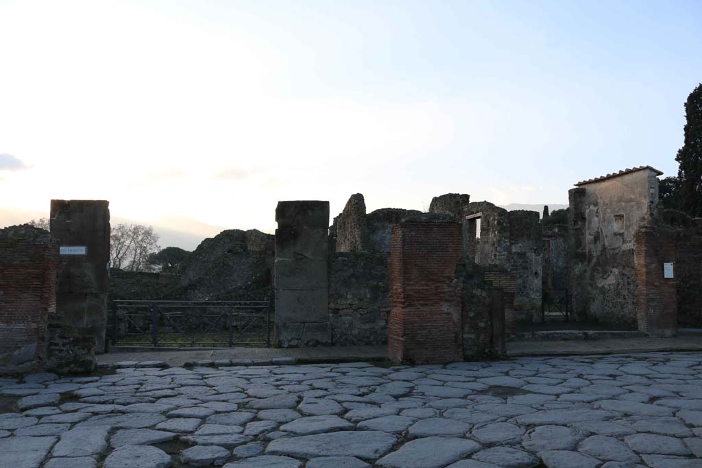 VIII.4.17, Pompeii December 2018. 
Looking south to entrance doorway, at corner of junction between Via dellAbbondanza and Via Stabiana. Photo courtesy of Aude Durand.

