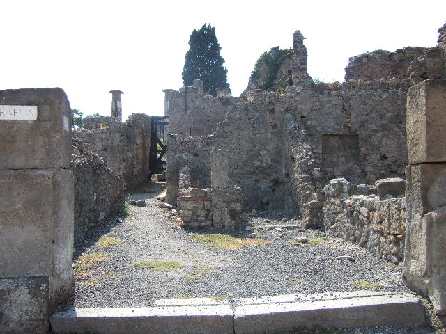 VIII.4.22 Pompeii.  Shop and rooms.   December 2007.  Looking west across shop to two small rooms at rear.
