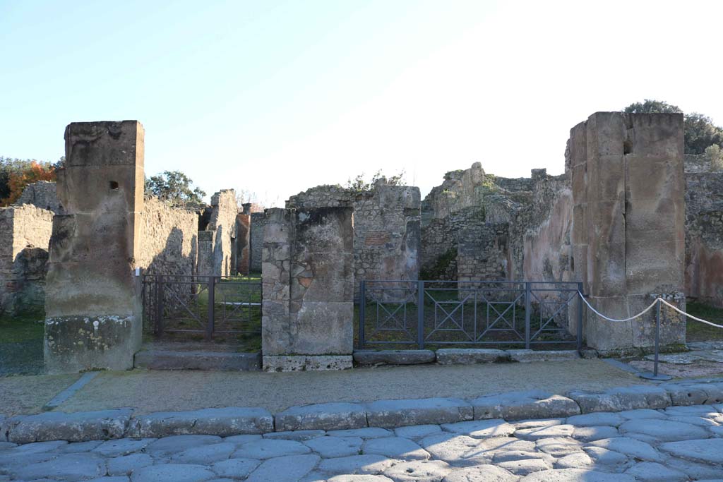 Via dellAbbondanza, Pompeii. South side. December 2018. 
Entrance doorways, VIII.5.9, centre left, and VIII.5.8, centre right. Photo courtesy of Aude Durand.

