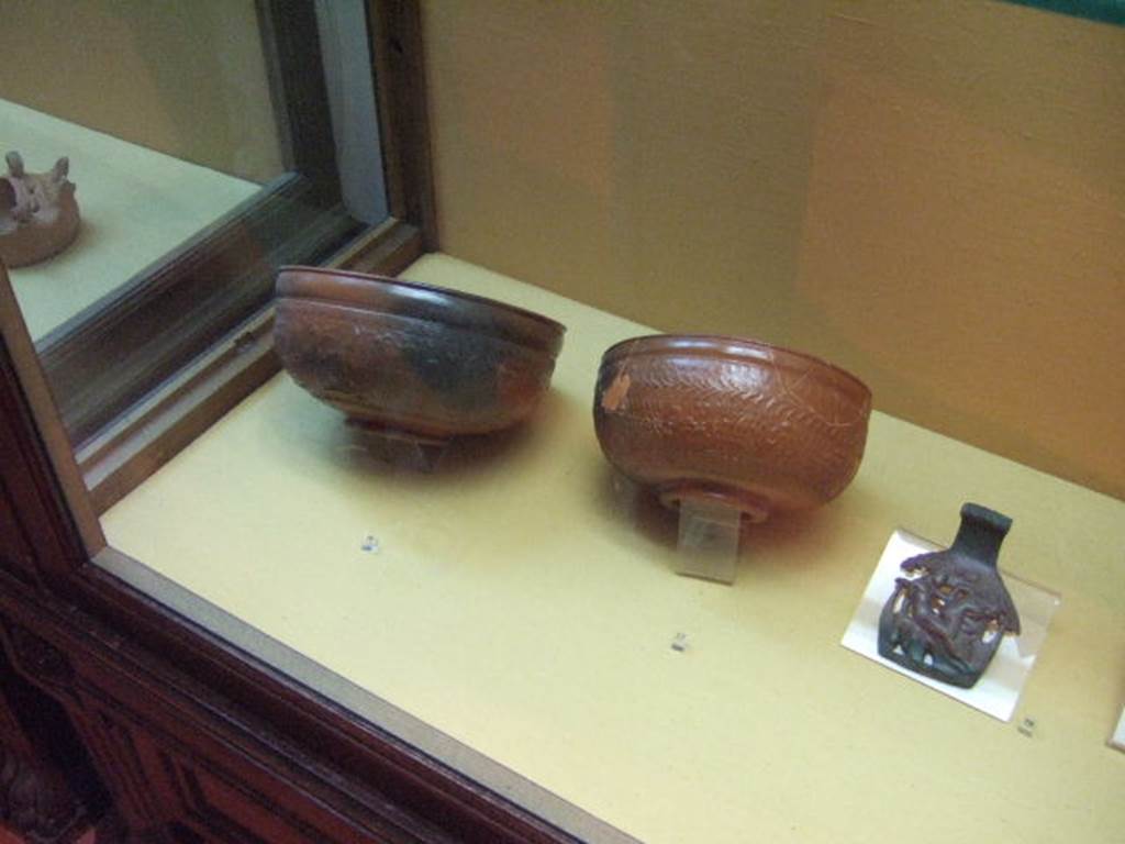 VIII.5.9 Pompeii. Two bowls found in Tablinum on 4th October 1881, together with 88 others and 37 pottery lamps.  They were all packed in a wooden crate. Now in Naples Archaeological Museum.
