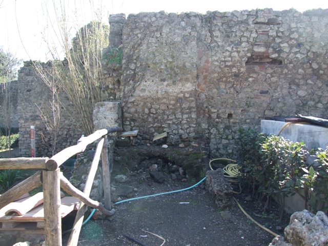 VIII.5.15 Pompeii. March 2009.  Room 2, Altar against north wall.