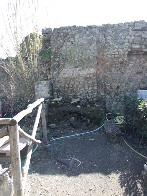 VIII.5.15 Pompeii. March 2009. Room 2, Altar.