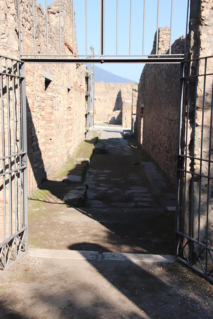VIII.5.16 Pompeii. October 2022. 
Looking north from entrance doorway. Photo courtesy of Klaus Heese. 
