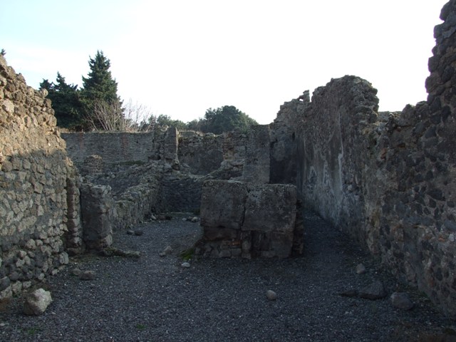 VIII.5.21 Pompeii.  Shop and room.  December 2005. Rear room on south east side of shop.