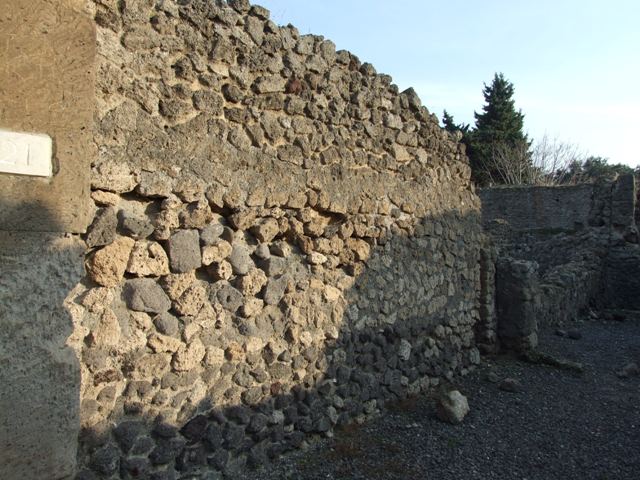 VIII.5.21 Pompeii.  Shop and room.  December 2005.   Cistern or well head next to west wall.