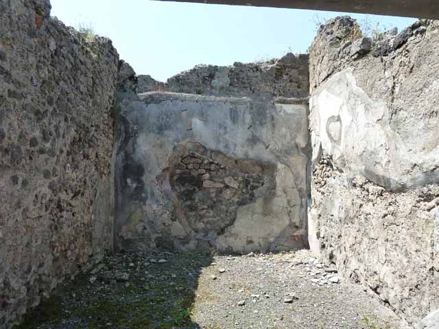 VIII.5.24 Pompeii. May 2010. Doorway to room 11, oecus. Looking west from north portico.