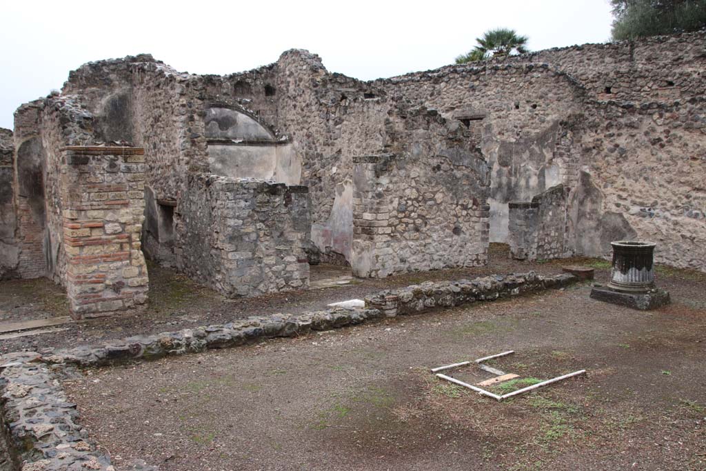 VIII.6.10 Pompeii. October 2020. 
Looking towards south side of peristyle area, with doorways to rooms L, stairs to upper floor, m cubiculum, in centre, and and n, another cubiculum with window onto vicolo. Room K is on the left, linking to bakery rooms in VIII.6.11.   Photo courtesy of Klaus Heese

