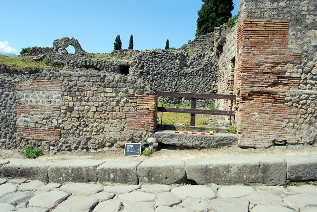 VIII.7.23 Pompeii. June 2009. Threshold of entrance doorway, looking north. Photo courtesy of Sera Baker.
