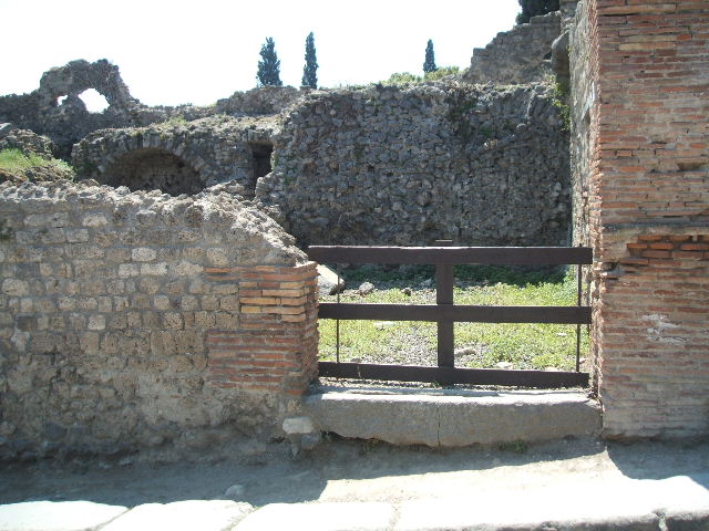 VIII.7.23 Pompeii. June 2009. North wall of entrance room. Photo courtesy of Sera Baker.