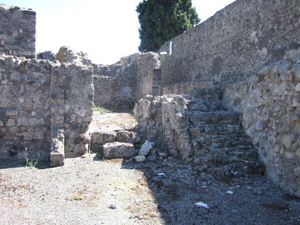 VIII.7.26 Pompeii. September 2005. Doorway to rear in south wall of main entrance room and steps to upper floor. Looking south.
