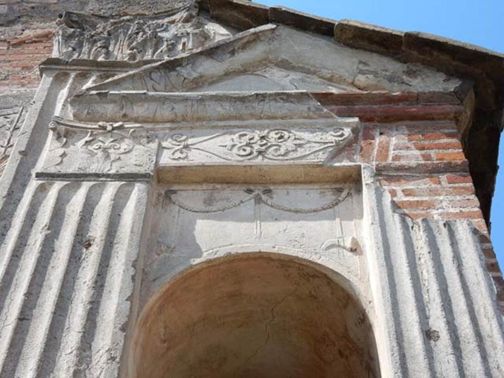VIII.7.28, Pompeii. May 2015. Detail of niche at north end of east side. Photo courtesy of Buzz Ferebee.
