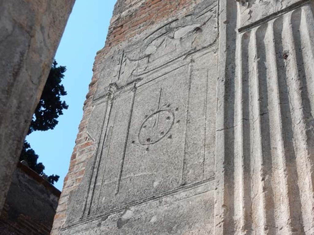 VIII.7.28, Pompeii. May 2015. Detail of decorative stucco on north side of doorway.
Photo courtesy of Buzz Ferebee.
