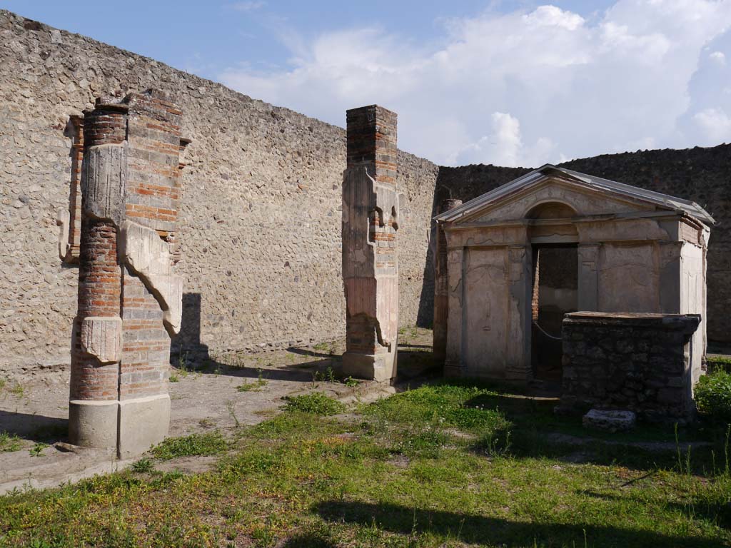 VIII.7.28 Pompeii. September 2018. Looking south towards Purgatorium with an altar, on right. 
Foto Anne Kleineberg, ERC Grant 681269 DÉCOR.
