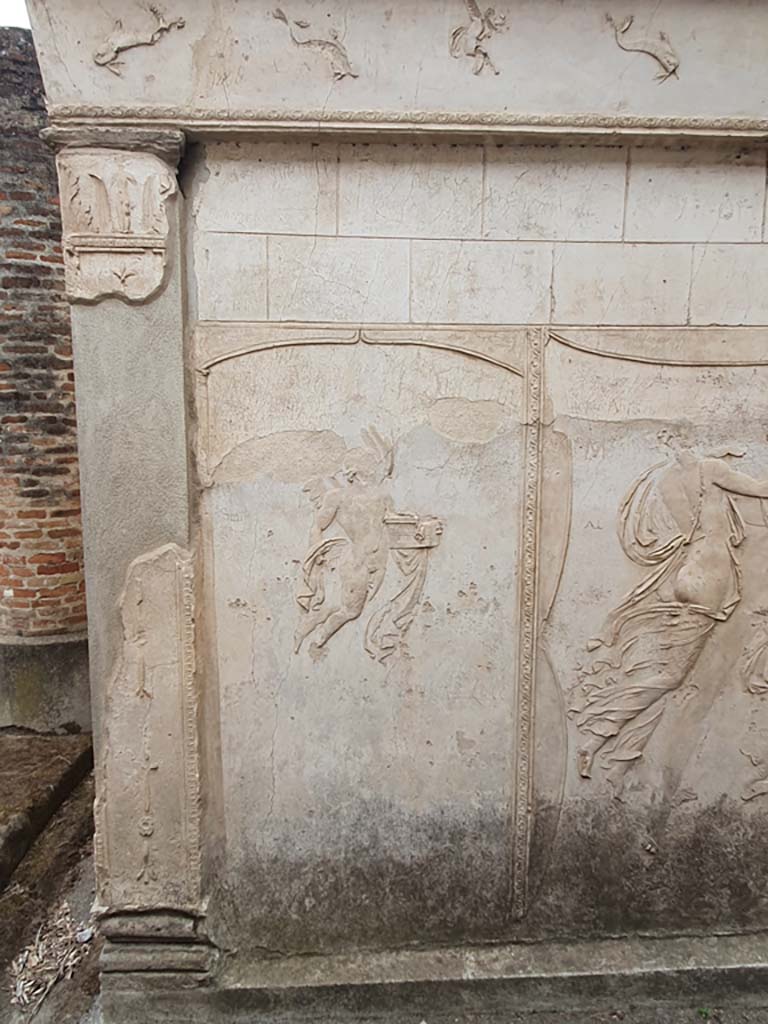 VIII.7.28 Pompeii. September 2018. Detail of stucco decoration from central section on east side of Purgatorium.
Foto Anne Kleineberg, ERC Grant 681269 DÉCOR.
