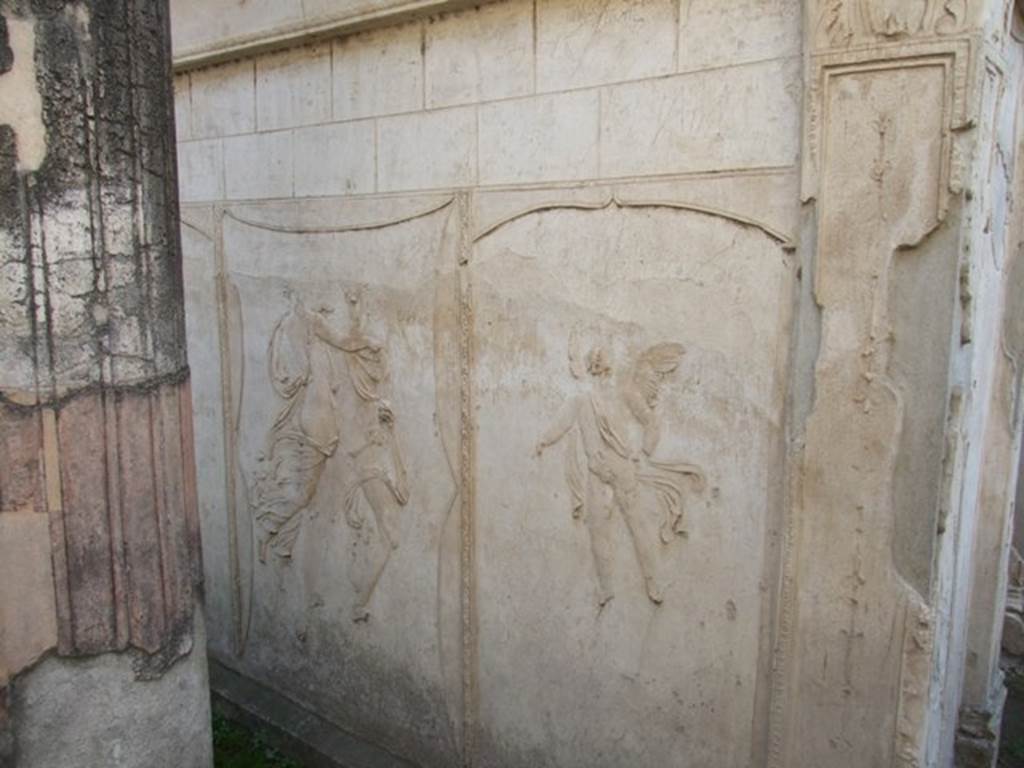 VIII.7.28 Pompeii. September 2018. Detail of stucco decoration on south end of east side of Purgatorium.
Foto Anne Kleineberg, ERC Grant 681269 DÉCOR.
