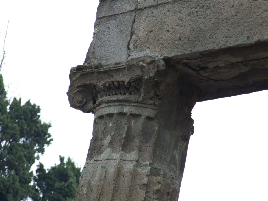 VIII.7.30 Pompeii. December 2006. Triangular Forum. Detail of capital.