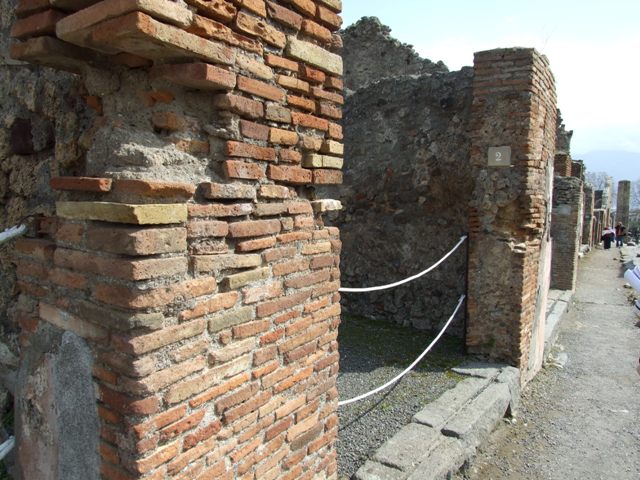 IX.1.2 Pompeii. December 2004. Entrance. In February 1852, found painted in red, on the pilaster between IX.1.2 and IX.1.3 (on the right)
was the graffito  Vettium  [CIL IV 942]
See Pagano, M. and Prisciandaro, R., 2006. Studio sulle provenienze degli oggetti rinvenuti negli scavi borbonici del regno di Napoli.  Naples : Nicola Longobardi. (p.167) 

