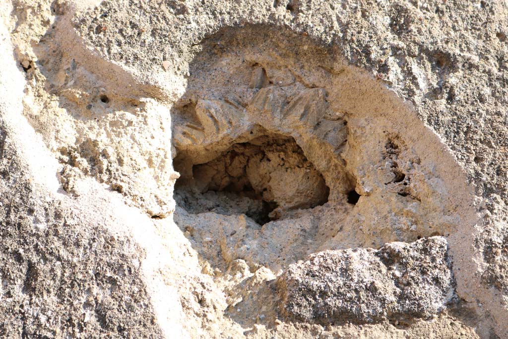 IX.1.3/33 Pompeii. December 2018. Detail of recess above oven. Photo courtesy of Aude Durand.

