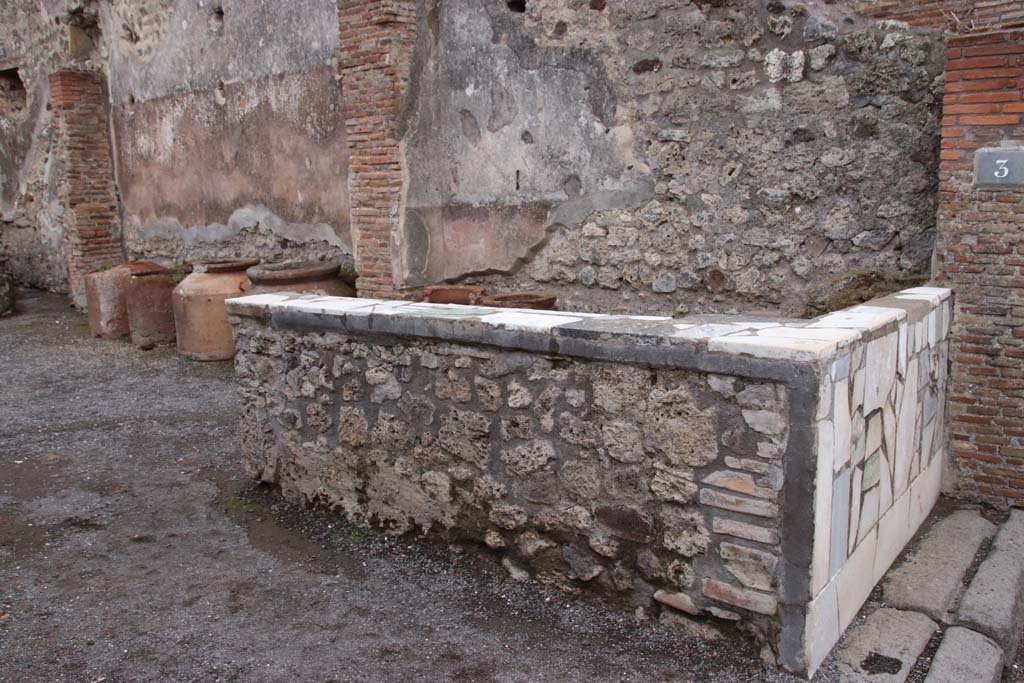 IX.1.3 Pompeii. September 2017. Looking south to rear of marble counter. Photo courtesy of Klaus Heese.

