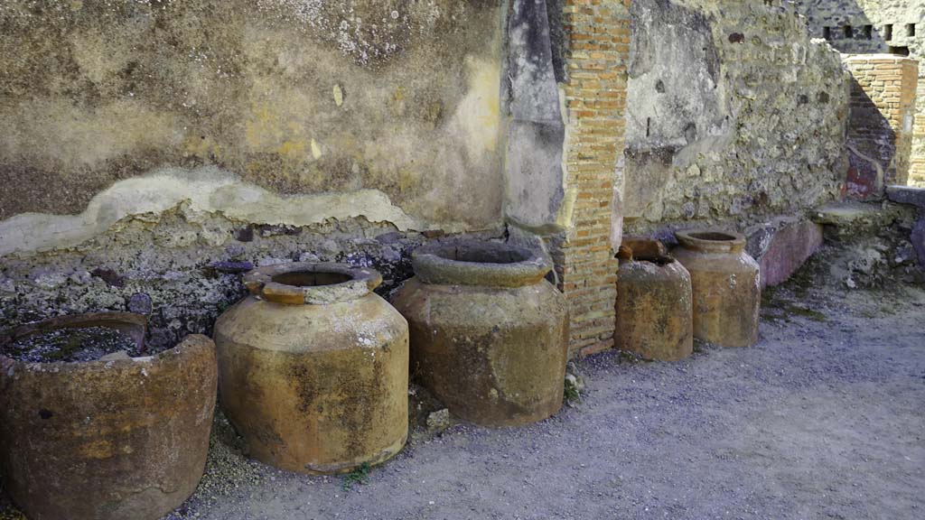IX.1.3 Pompeii. August 2021. Terracotta pots against south wall. Photo courtesy of Robert Hanson.
