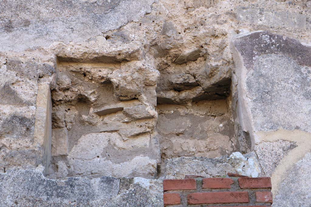 IX.1.3 Pompeii. December 2018. Detail of two recesses above pilaster against south wall. Photo courtesy of Aude Durand.

