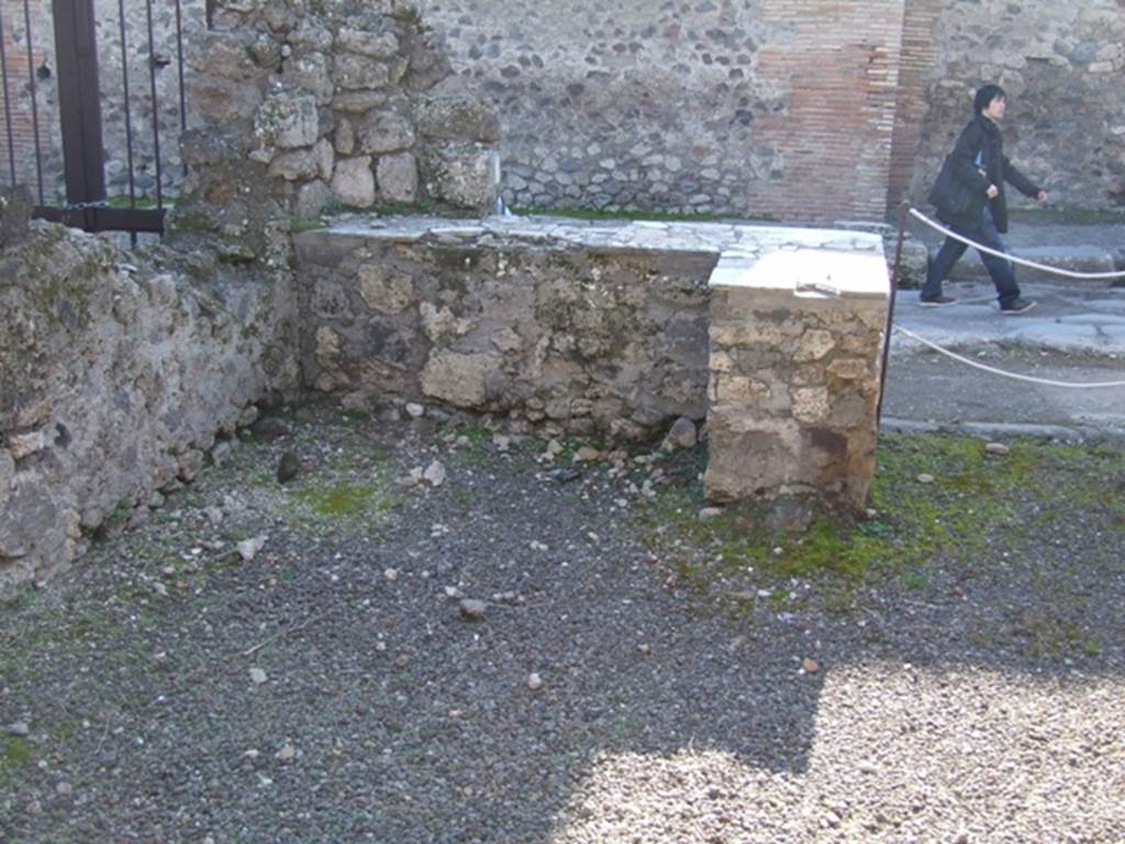 IX.1.6 Pompeii. March 2009. Rear of counter.
