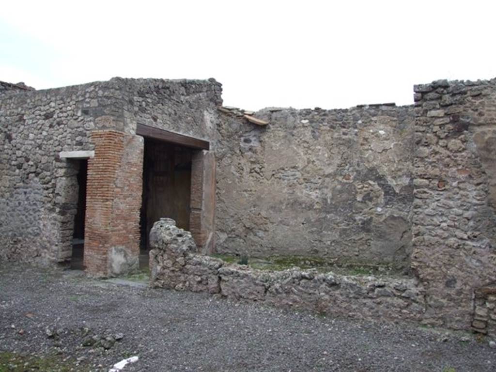 IX.1.7 Pompeii.   December 2007.  Garden area on north side of atrium, with doorways to Triclinium.
