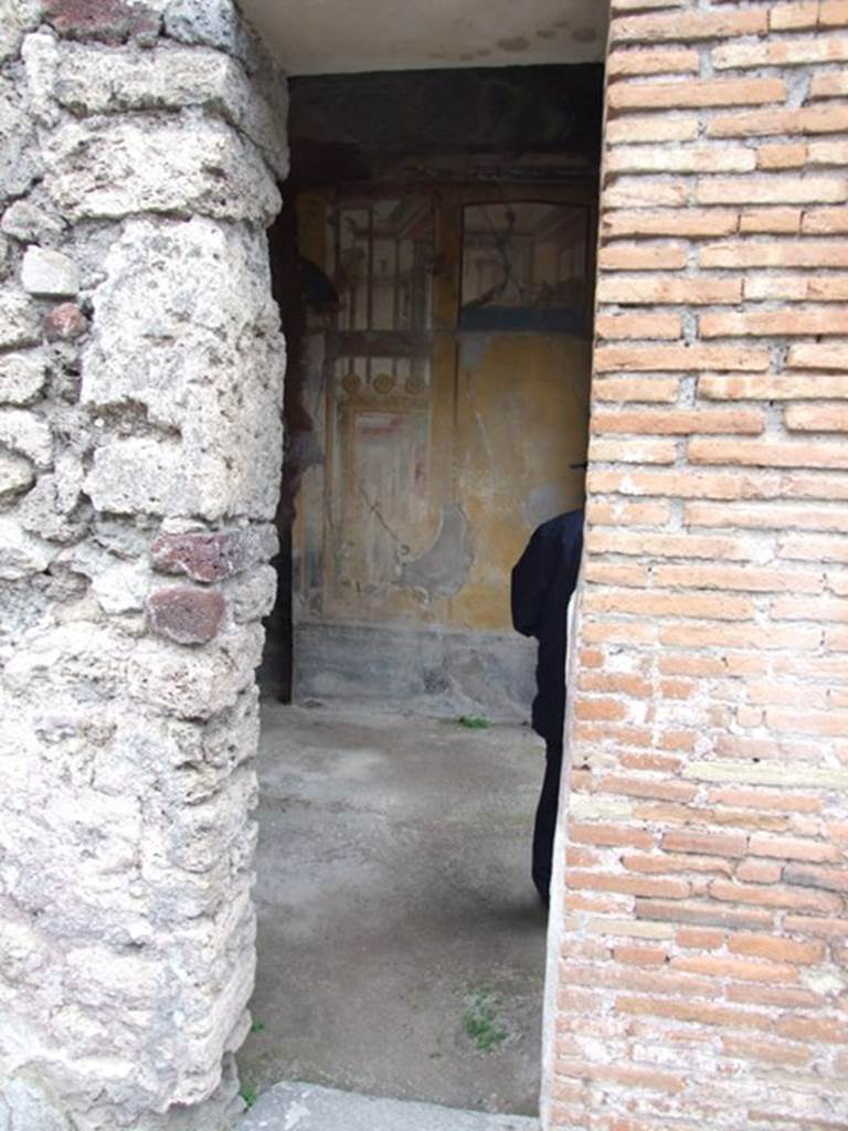 IX.1.7 Pompeii.  December 2007.  Doorway to Triclinium.  Room overlooking garden and atrium.

