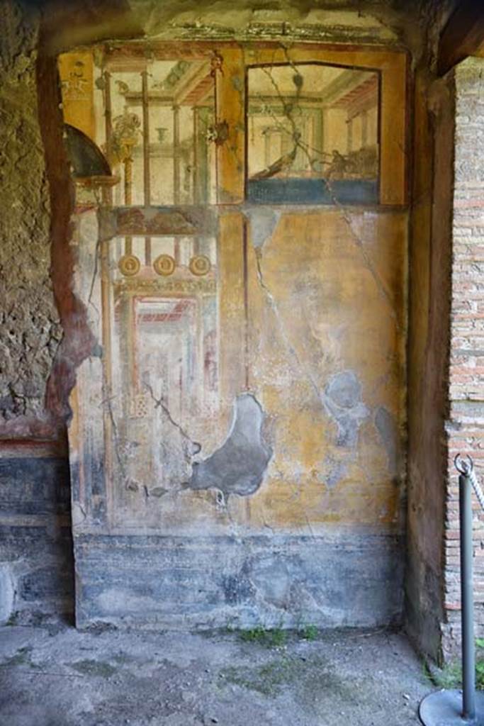 IX.1.7 Pompeii. April 2018. North-east corner of triclinium with painted decoration. 
Photo courtesy of Ian Lycett-King. 
Use is subject to Creative Commons Attribution-NonCommercial License v.4 International.
