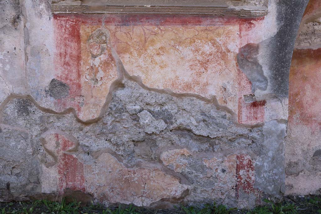 IX.1.7 Pompeii. April 2018. South wall, with detail of two of the three recesses. Photo courtesy of Ian Lycett-King. 
Use is subject to Creative Commons Attribution-NonCommercial License v.4 International.

