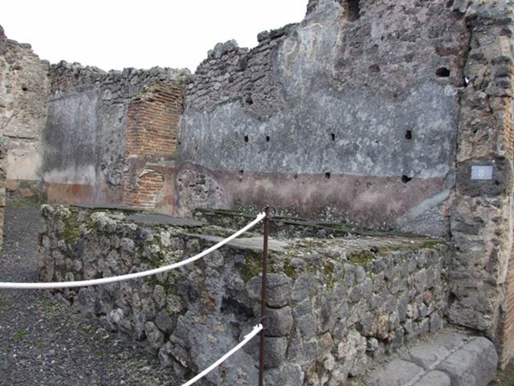 IX.1.8 Pompeii. December 2007. Entrance with bar counter on south side.