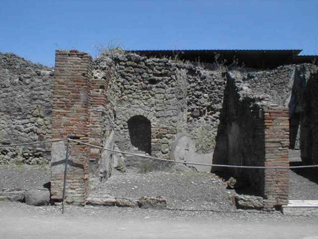 IX.1.11 Pompeii. May 2005. Entrance on Via Stabiana, looking east.
According to Pagano and Prisciandaro, graffiti in black was found at IX.1.11 in July 1853. This was probably the pilaster on the left between IX.1.10 and IX.1.11, and read:

Faustinum aed(ilem)
Fabritius rog(at)  [CIL IV 958]

See Pagano, M. and Prisciandaro, R., 2006. Studio sulle provenienze degli oggetti rinvenuti negli scavi borbonici del regno di Napoli. Naples : Nicola Longobardi. (p.169) (see also IX.1.9 and IX.1.10)
