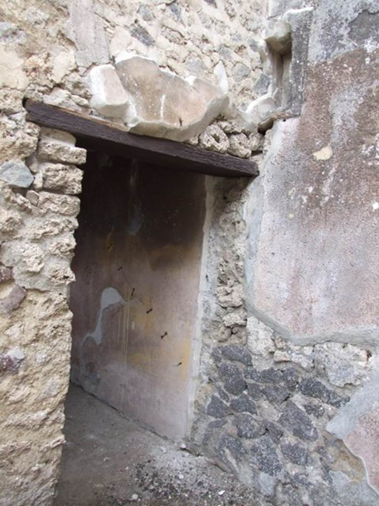 IX.1.12 Pompeii. December 2007. Doorway to cubiculum on east side of peristyle.