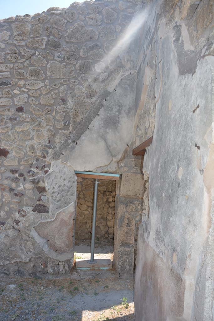 IX.1.12 Pompeii. July 2017. Doorway in east wall in south-east corner.
Foto Annette Haug, ERC Grant 681269 DÉCOR.

